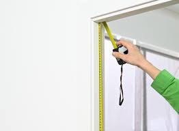 Servicio de medición de puertas en sitio, utilizado para asegurar compatibilidad y ajuste correcto antes de la instalación. SERVICIOS MANOS DE OBRA (MEDICIÓN DE PUERTAS)